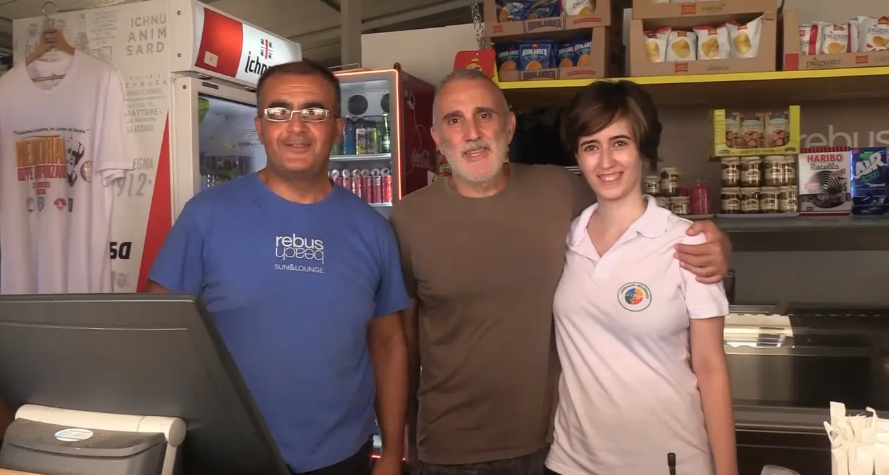 A Soverato 12 ragazzi speciali a lavoro nei lidi per favorire l’inclusione, l’esempio\u00A0di Annarita: «Mi diverto e vado d’accordo con tutti»