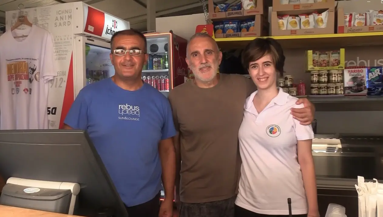 A Soverato 12 ragazzi speciali a lavoro nei lidi per favorire l’inclusione, l’esempio\u00A0di Annarita: «Mi diverto e vado d’accordo con tutti»