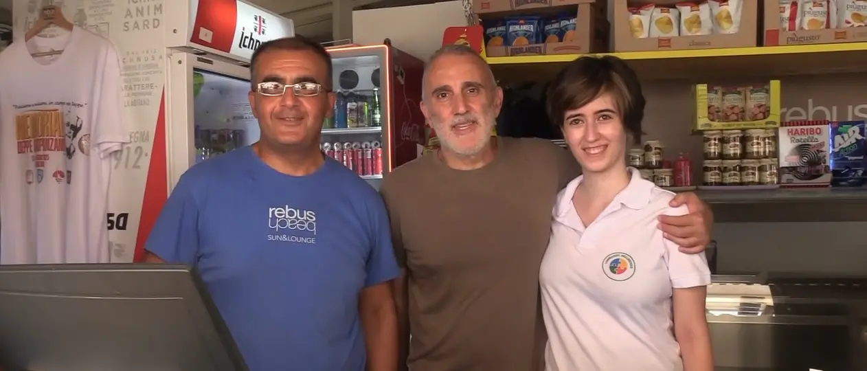 A Soverato 12 ragazzi speciali a lavoro nei lidi per favorire l’inclusione, l’esempio\u00A0di Annarita: «Mi diverto e vado d’accordo con tutti»