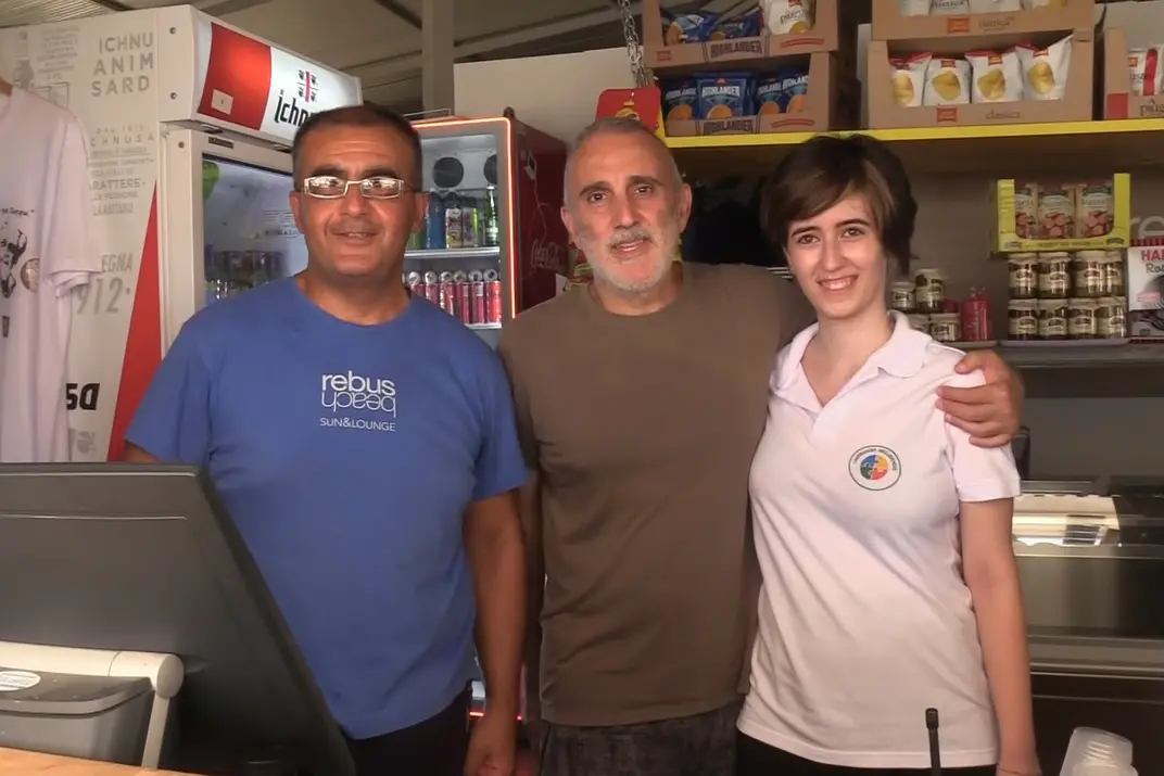 A Soverato 12 ragazzi speciali a lavoro nei lidi per favorire l’inclusione, l’esempio\u00A0di Annarita: «Mi diverto e vado d’accordo con tutti»