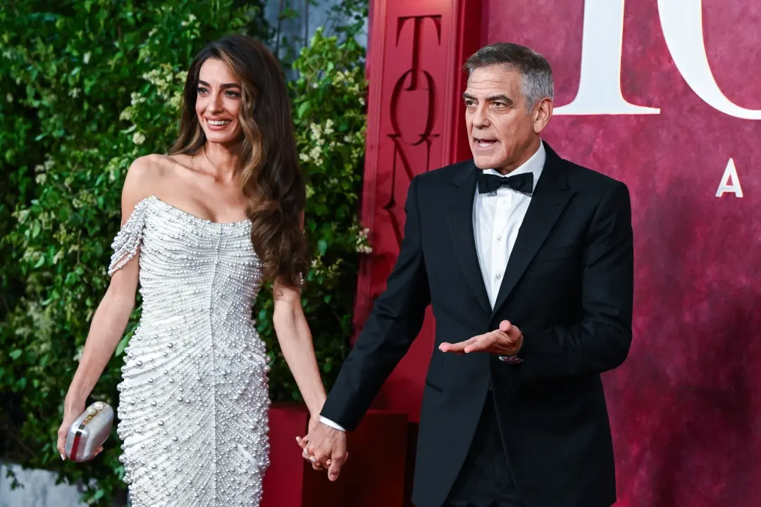 Mostra del cinema di Venezia: Sorrentino apre, Clooney chiude, cinque italiani in gara e una parata di star da Julia Roberts a Cate Blanchett\n