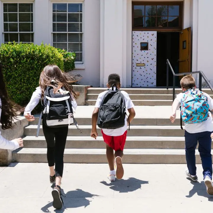 Nuovo anno scolastico 2025, tutte le novità: stop agli smartphone, condotta più severa e maturità che cambia volto\n