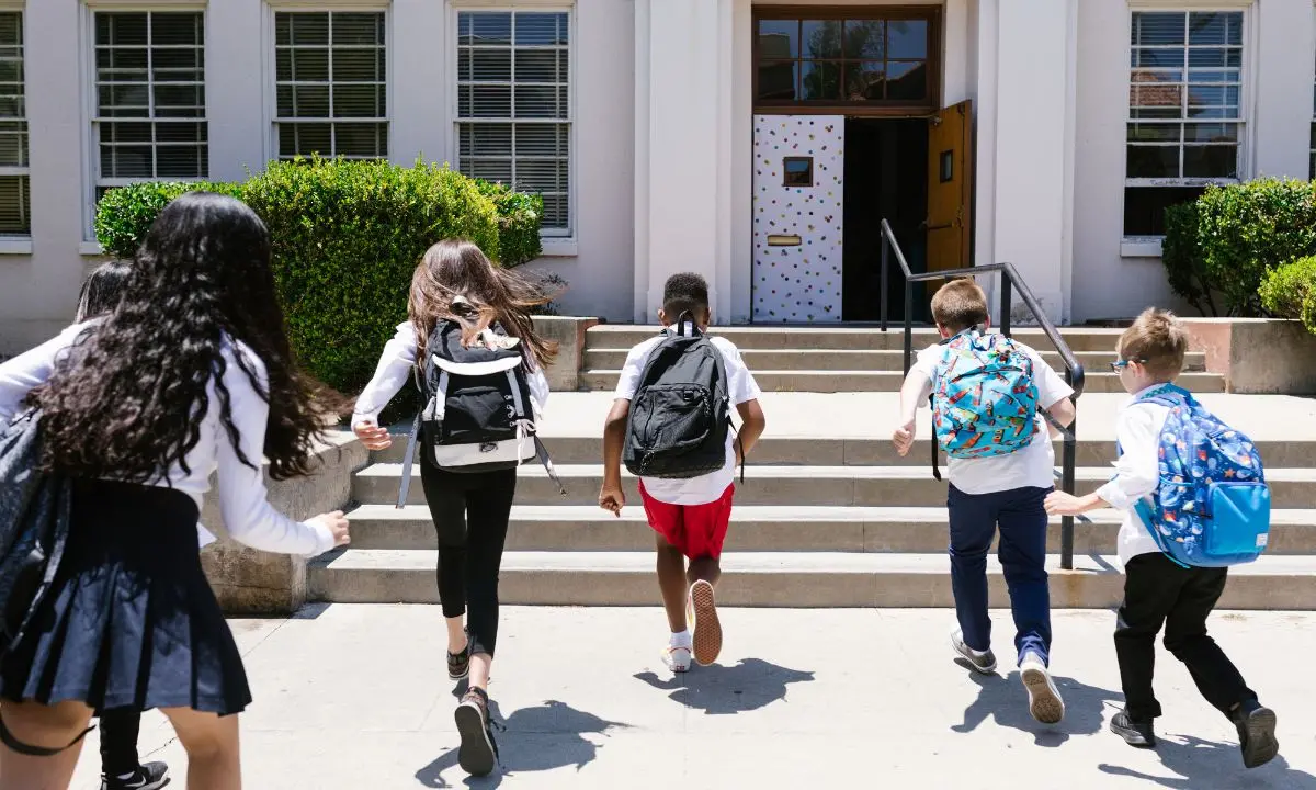 Nuovo anno scolastico 2025, tutte le novità: stop agli smartphone, condotta più severa e maturità che cambia volto\n