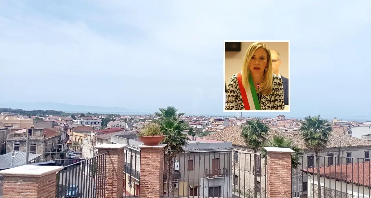 Gioia tauro, puzza di bruciato in città. Il sindaco Scarcella: «Possibile arrivi da paesi vicini»\n