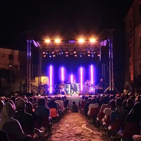 Da Peppe Servillo a Paola Turci: Cerisano diventa palcoscenico diffuso con la 31ª edizione del Festival delle Serre\n