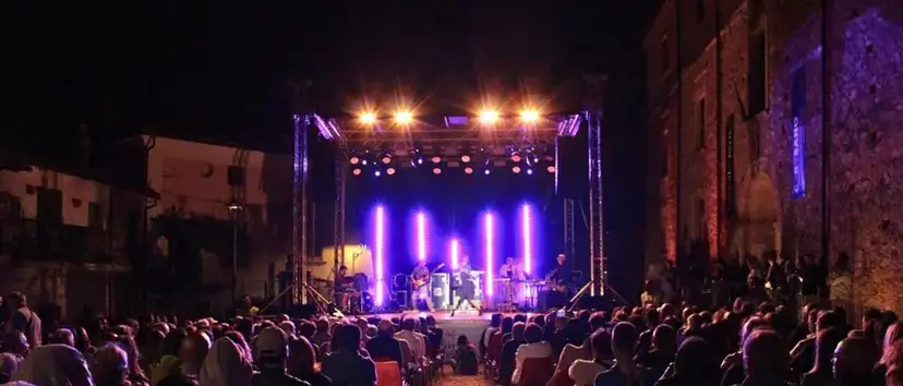 Da Peppe Servillo a Paola Turci: Cerisano diventa palcoscenico diffuso con la 31ª edizione del Festival delle Serre\n