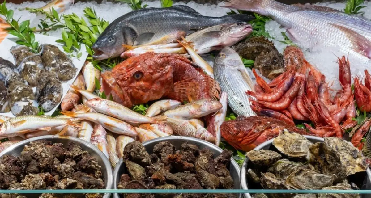 Il mito del pesce fresco tra realtà e leggenda: ma cosa ci mangiamo in provincia di Cosenza?\n