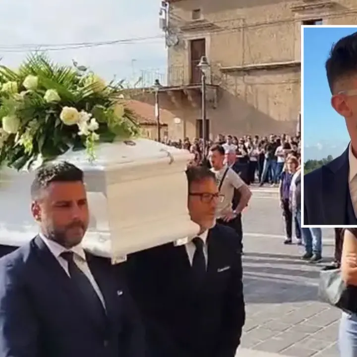 A Isola i funerali\u00A0di Filippo Verterame morto dopo una rissa:\u00A0«Basta violenza, prendiamo le distanze da questo modo di vivere»