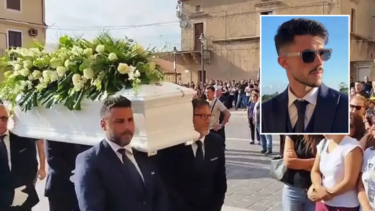 <p>I funerali a Isola (foto Ansa), nel riquadro Filippo Verterame</p>\\n