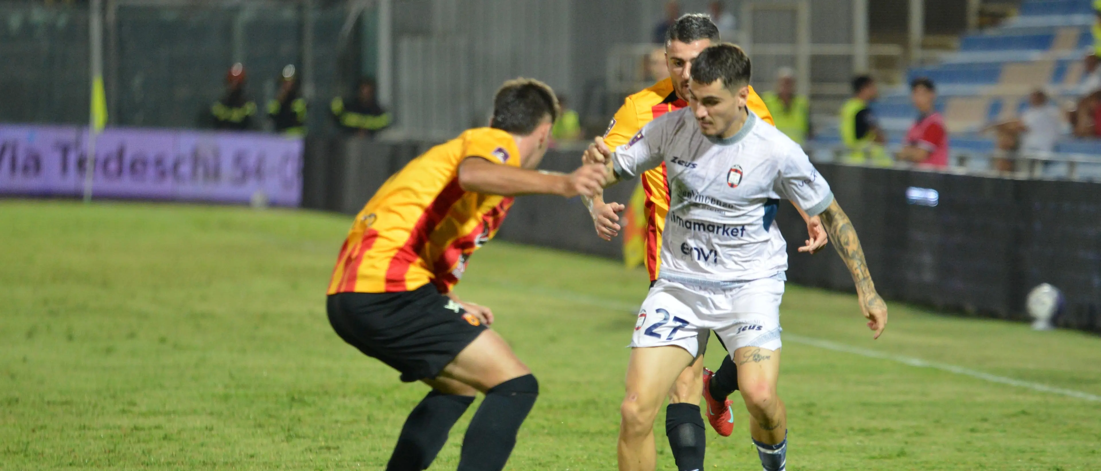 Serie C, Crotone stregato da un Cargnelutti da incubo: il Benevento sbanca 2-1 lo Scida