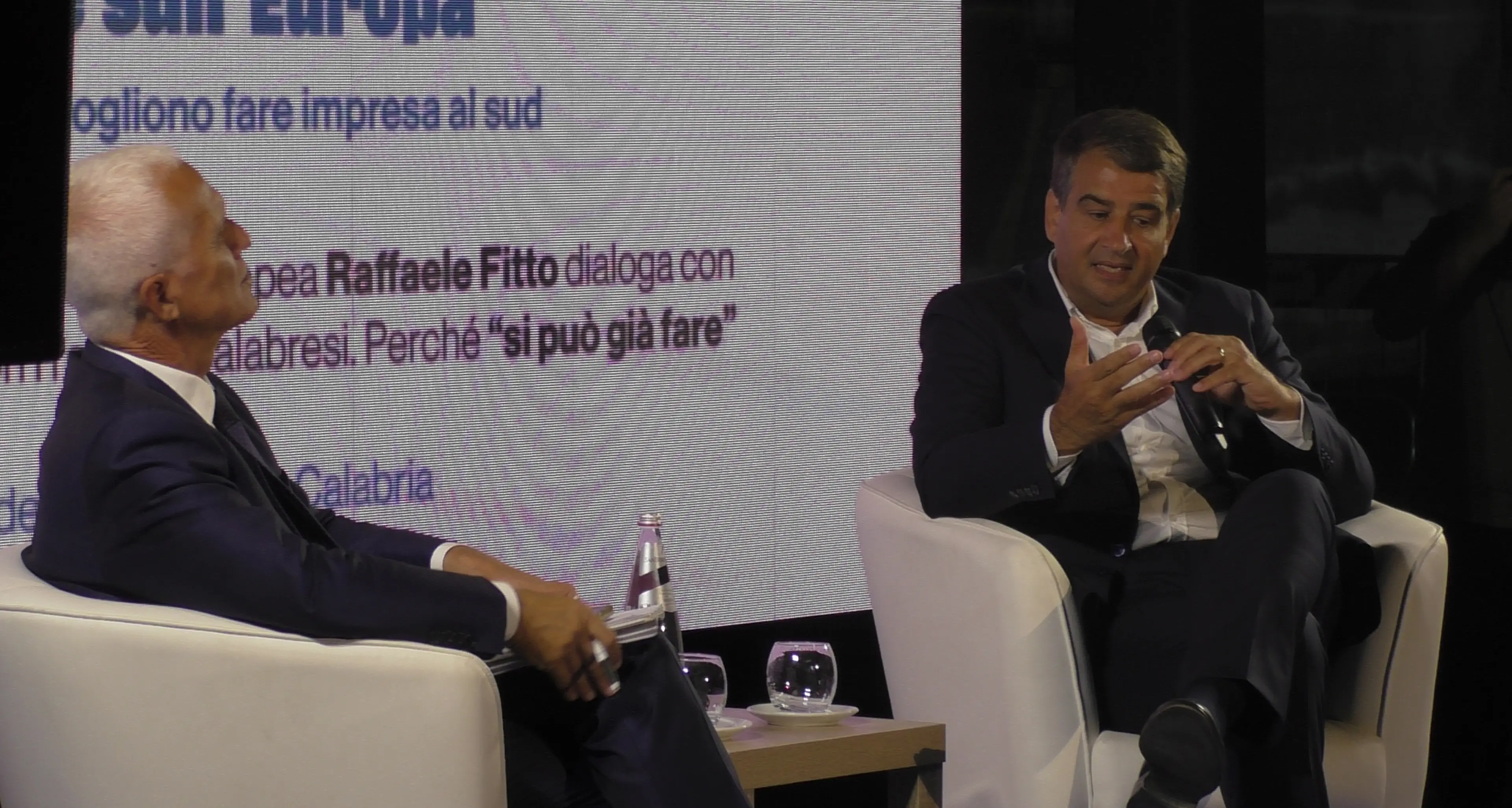 Fitto a Reggio spiega l’Europa ai giovani: «Creerà le condizioni per non costringervi a lasciare la Calabria»\n