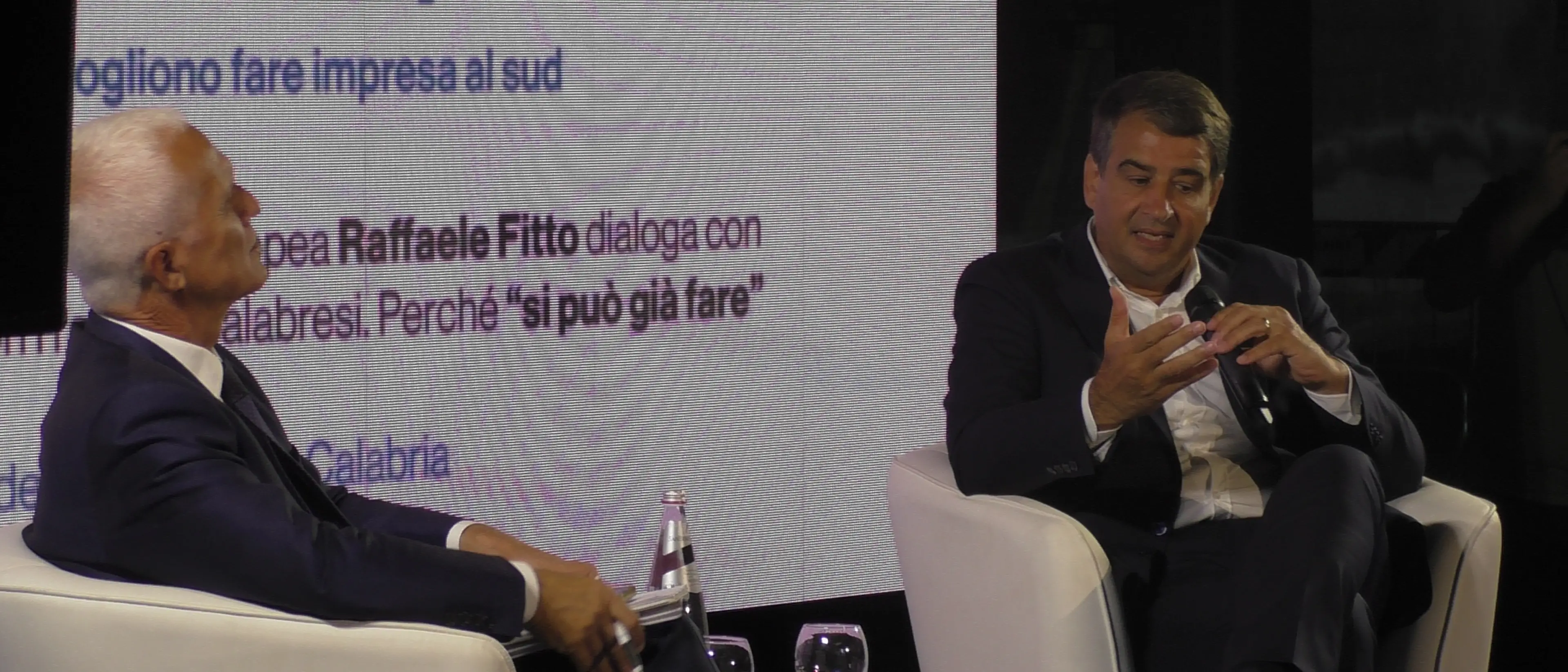 Fitto a Reggio spiega l’Europa ai giovani: «Creerà le condizioni per non costringervi a lasciare la Calabria»\n