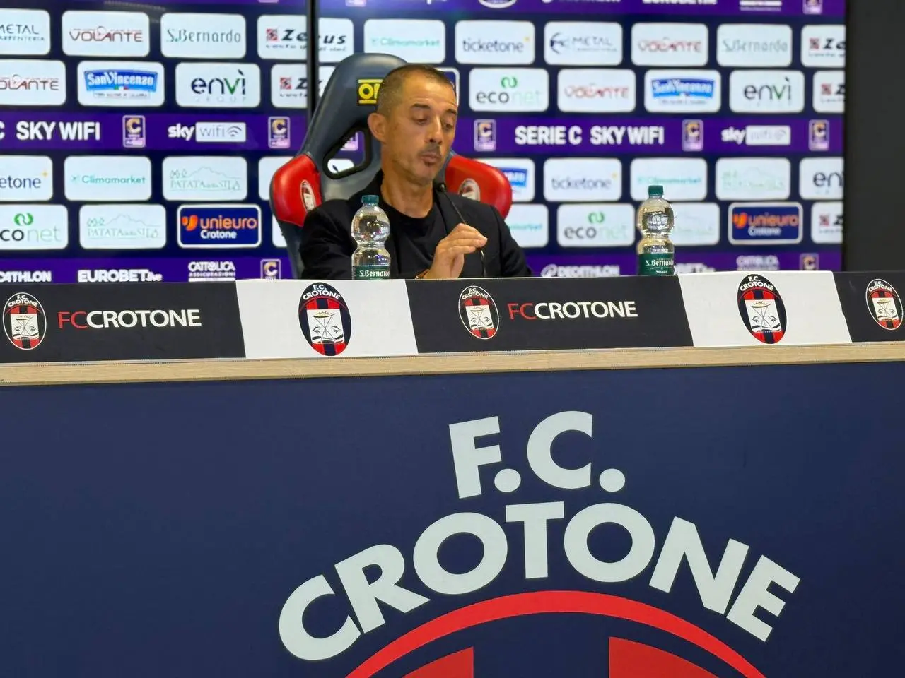 Crotone-Benevento 1-2, Longo: «Gli errori iniziali hanno condizionato la gara»\n