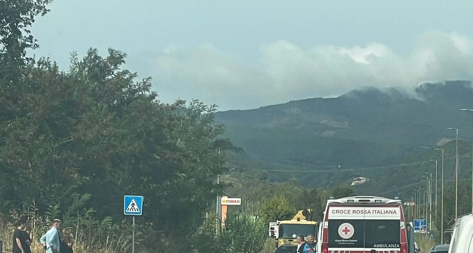 Incidente\u00A0sulla Strada statale 107, ferito un motociclista