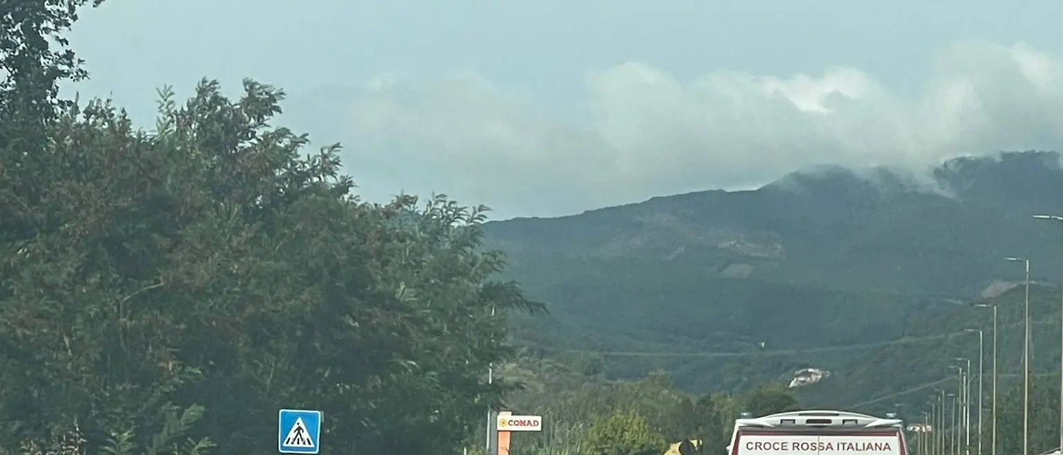 Incidente\u00A0sulla Strada statale 107, ferito un motociclista