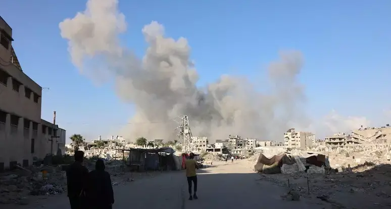 Nuovi attacchi israeliani a Gaza, 20 morti dall'alba. Mobilitazione per gli ostaggi in tutta Israele\n