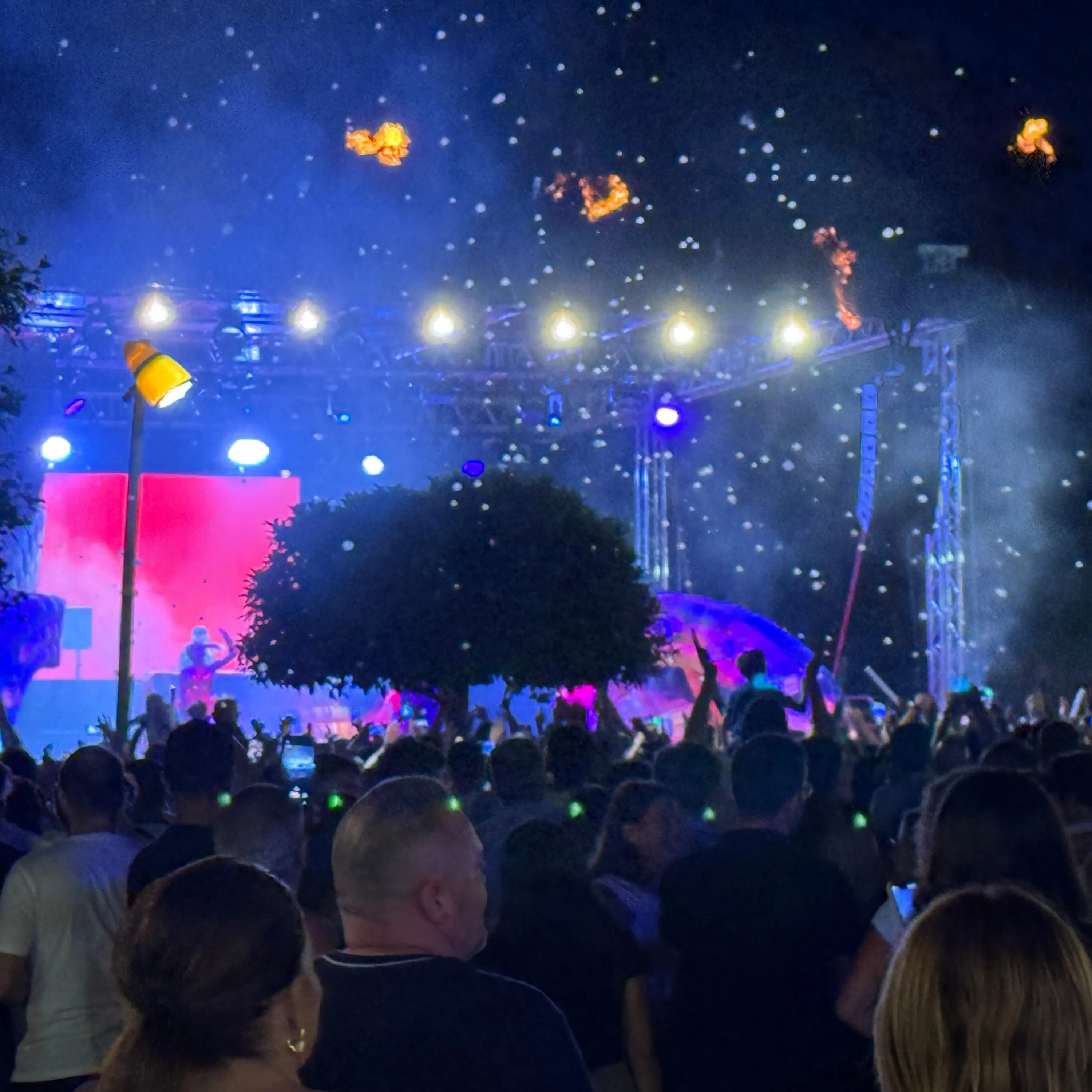 Voglio tornare negli anni ’90, ottomila in pista a Corigliano Rossano al ritmo di nostalgie\u00A0“dance”