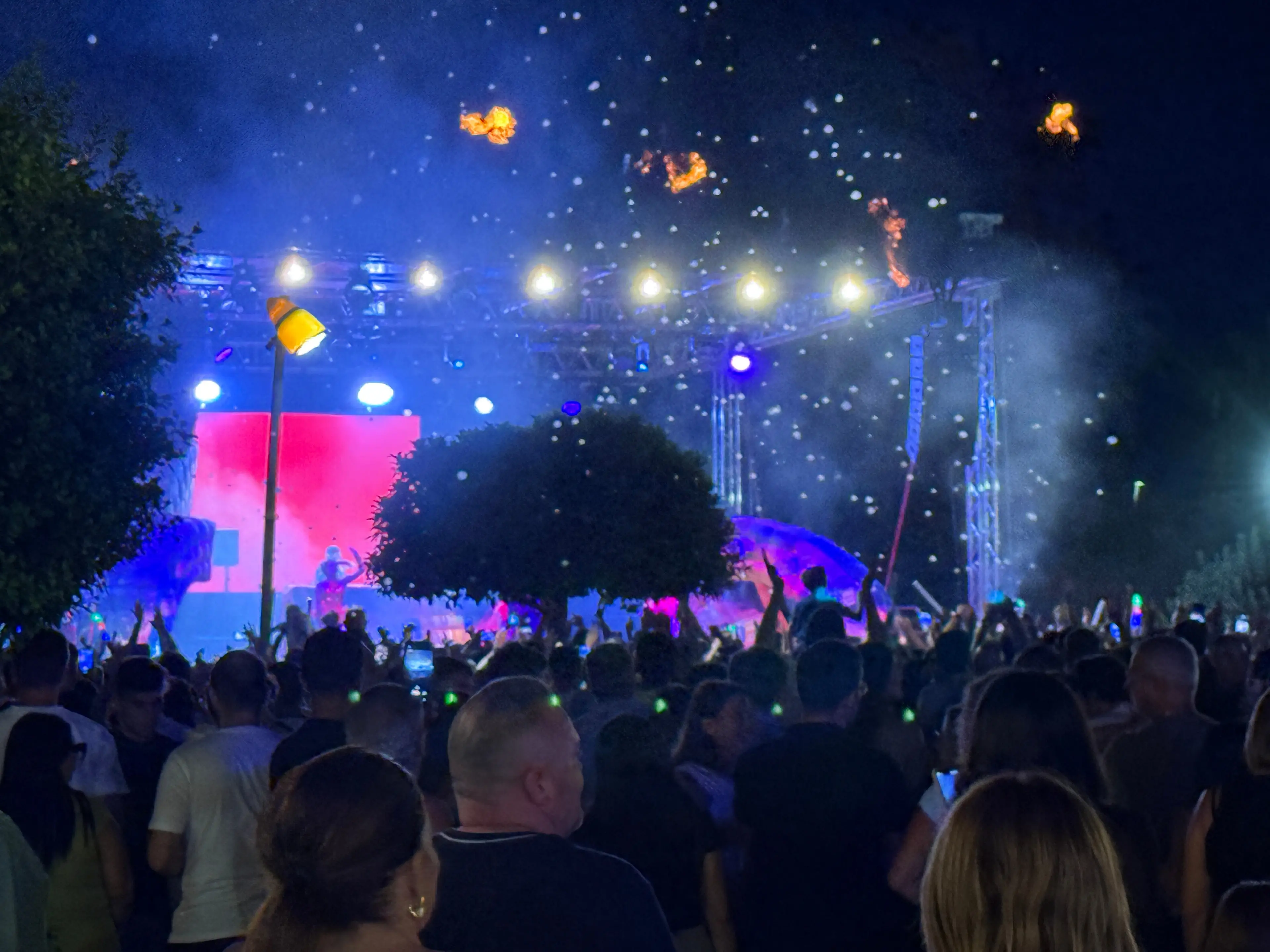 Voglio tornare negli anni ’90, ottomila in pista a Corigliano Rossano al ritmo di nostalgie\u00A0“dance”