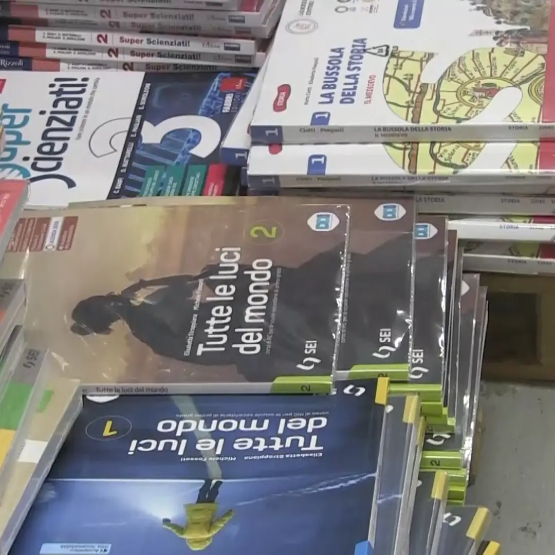 Le scuole riaprono, ecco la\u00A0stangata\u00A0libri: le famiglie calabresi si difendono con testi usati e corredo low cost\n