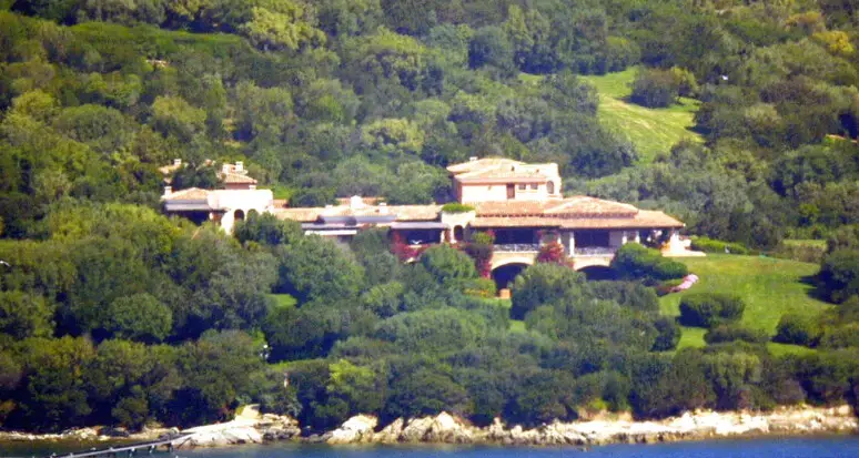 Villa Certosa, un tesoro da 500 milioni:\u00A0facoltoso arabo mette gli occhi sulla reggia sarda di Berlusconi