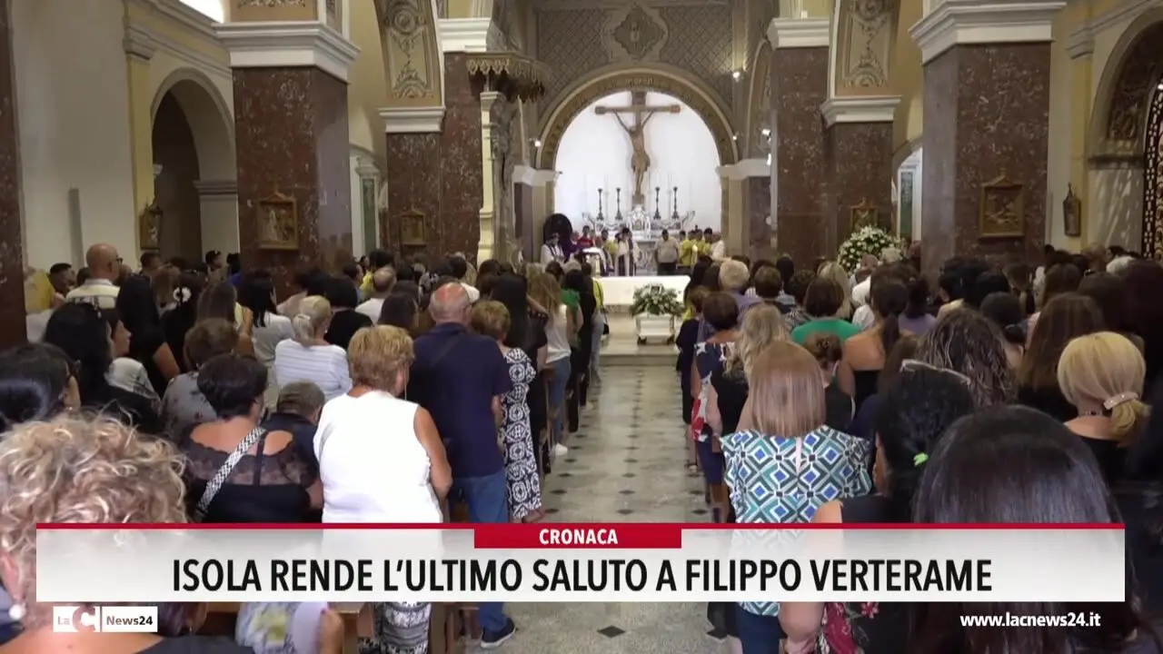 Isola Capo Rizzuto rende l'ultimo saluto a Filippo Verterame
