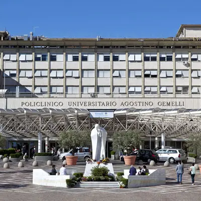 Rende, la dodicenne precipitata da un balcone non rischia la vita e sarà operata al bacino\n