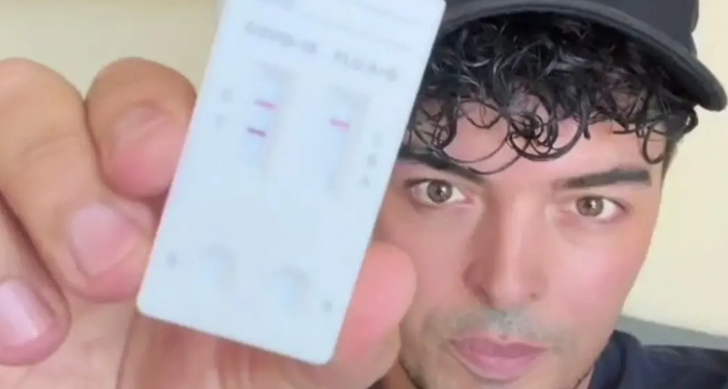 Il cantante Stash, leader dei The Kolors, positivo al Covid: «Non chiamatela influenza, ho rischiato di morire»\n