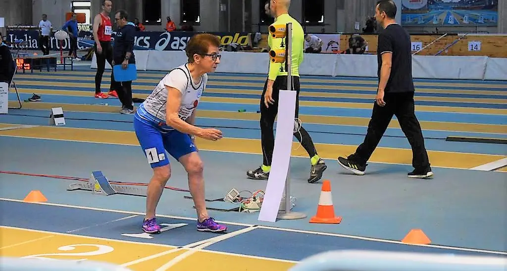 Emma Mazzenga, la 92enne che corre come una 20enne: la “nonnetta sprint” studiata dagli scienziati con 11 ori mondiali, 31 titoli europei e 115 italiani\n