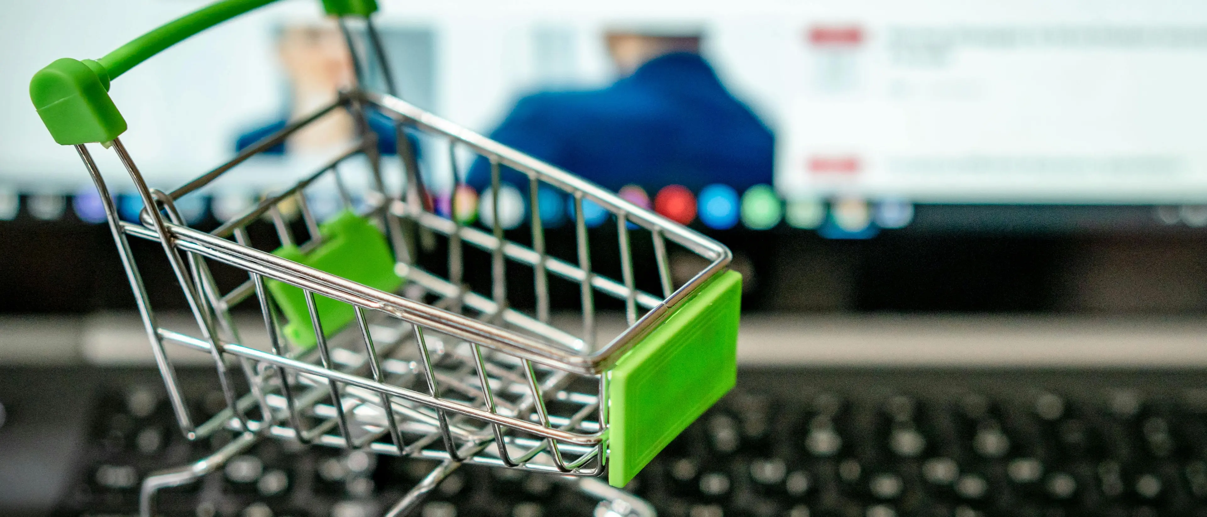 Tecnologia, cultura e viaggi trainano la (lenta)\u00A0ripresa dei consumi delle famiglie, giù la spesa per alimentari\n