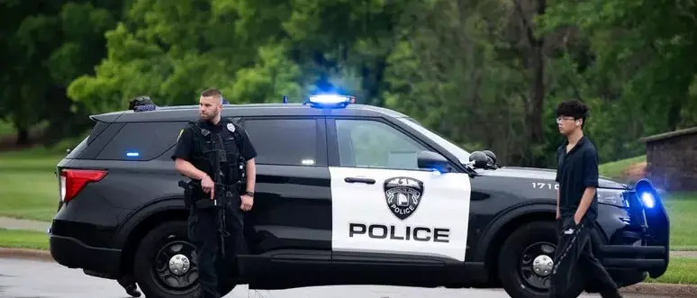 Spari in una scuola cattolica a Minneapolis: almeno due morti e 20 feriti, l'aggressore si è tolto la vita\n