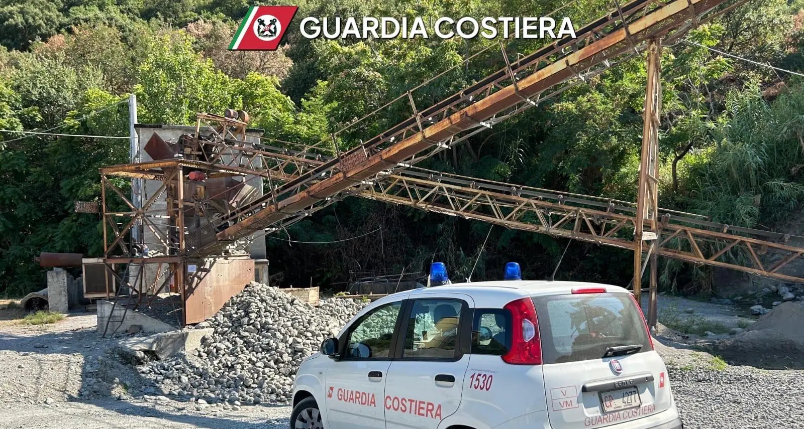Acque reflue nel Savuto e deposito di rifiuti (anche pericolosi) incontrollato: sequestrata azienda a Nocera