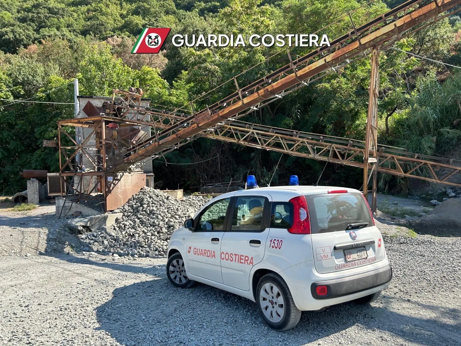Acque reflue nel Savuto e deposito di rifiuti (anche pericolosi) incontrollato: sequestrata azienda a Nocera