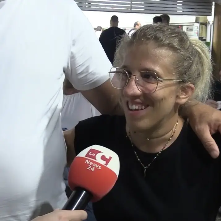 Lavorando includendo, a Soverato il sorriso di Marta accoglie i clienti di una pizzeria: «Sono felice e mi diverto»\n