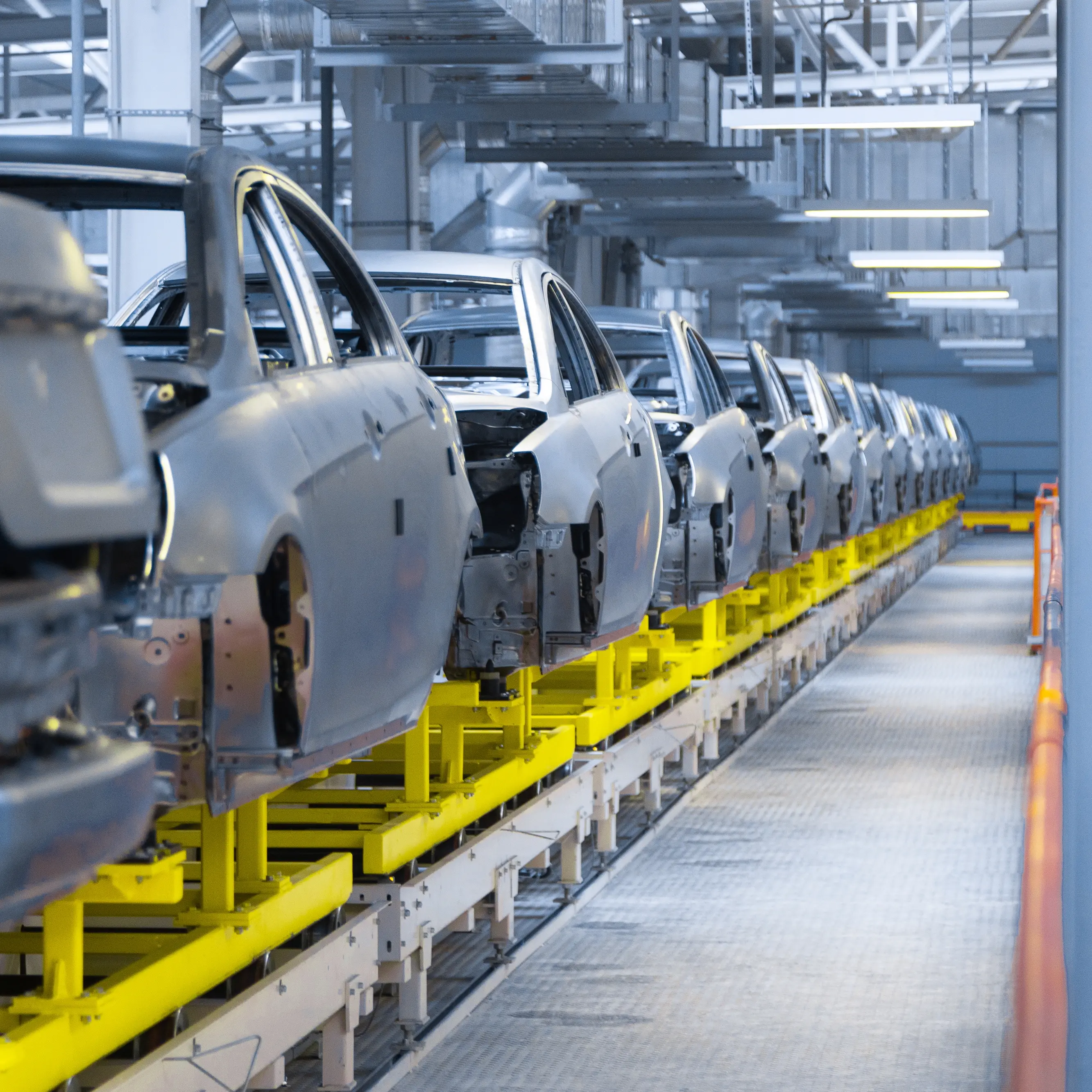 Stellantis, in Europa crollano produzione e nuove immatricolazioni di auto:\u00A0a rischio 26mila posti di lavoro\n