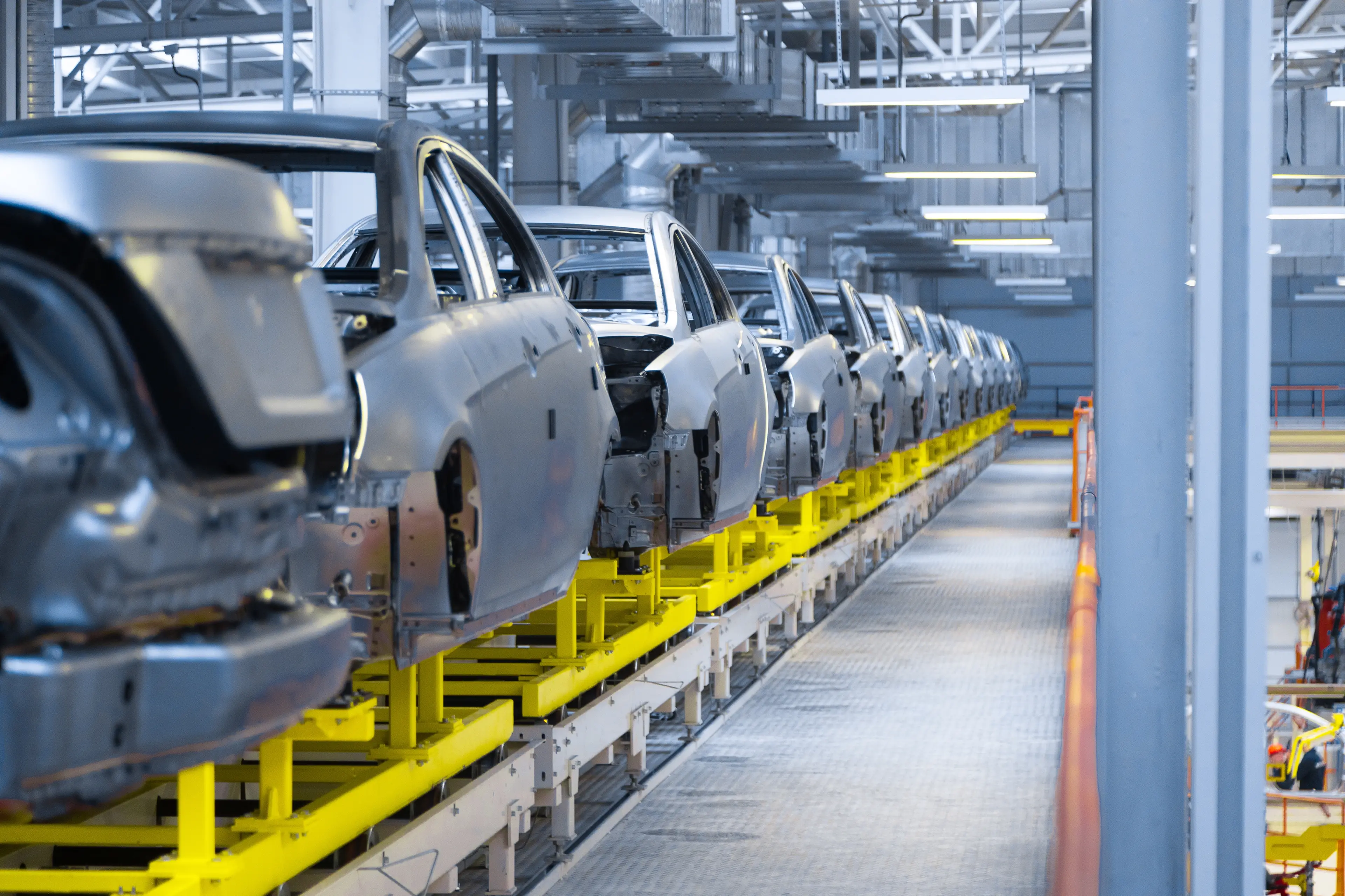 Stellantis, in Europa crollano produzione e nuove immatricolazioni di auto:\u00A0a rischio 26mila posti di lavoro\n