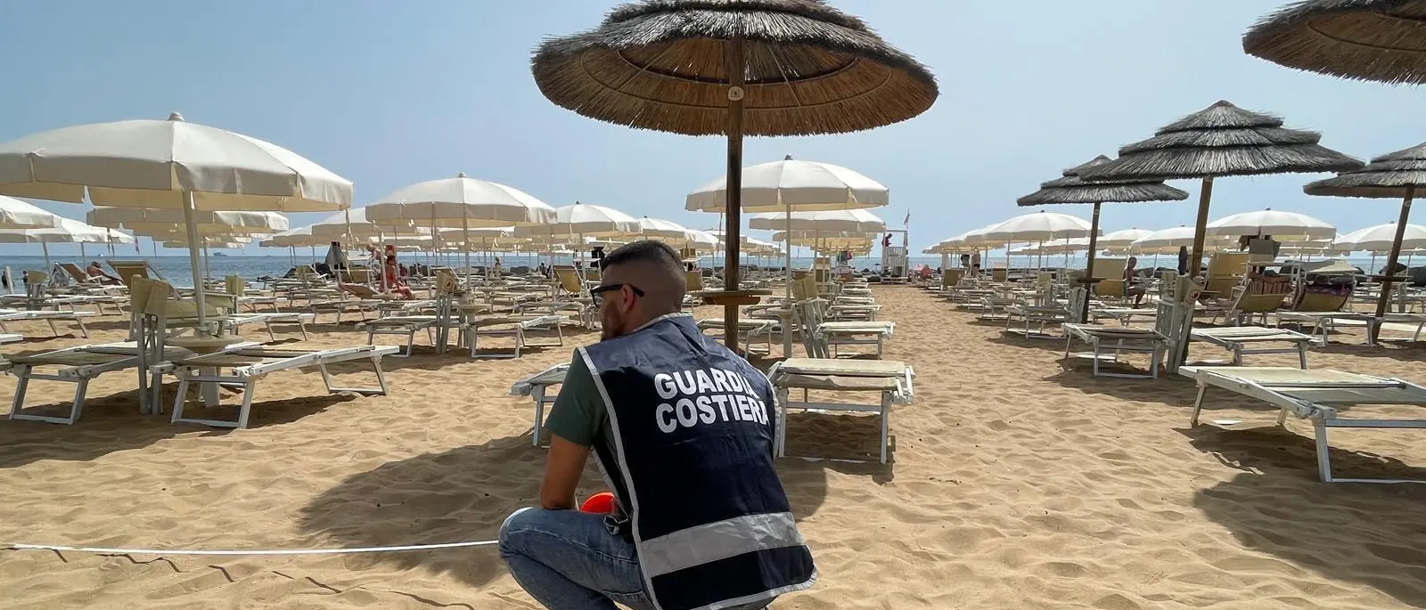 Isola Capo Rizzuto, rimossi 198 ombrelloni abusivi\n