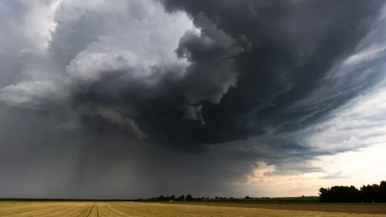 Temporali in arrivo anche in Calabria: scatta l’allerta tra venerdì e sabato