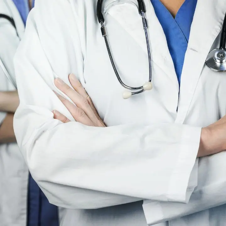 Accesso libero solo sulla carta, tasse occulte e abbandoni: la riforma Bernini delude e il pubblico perde specialisti\n