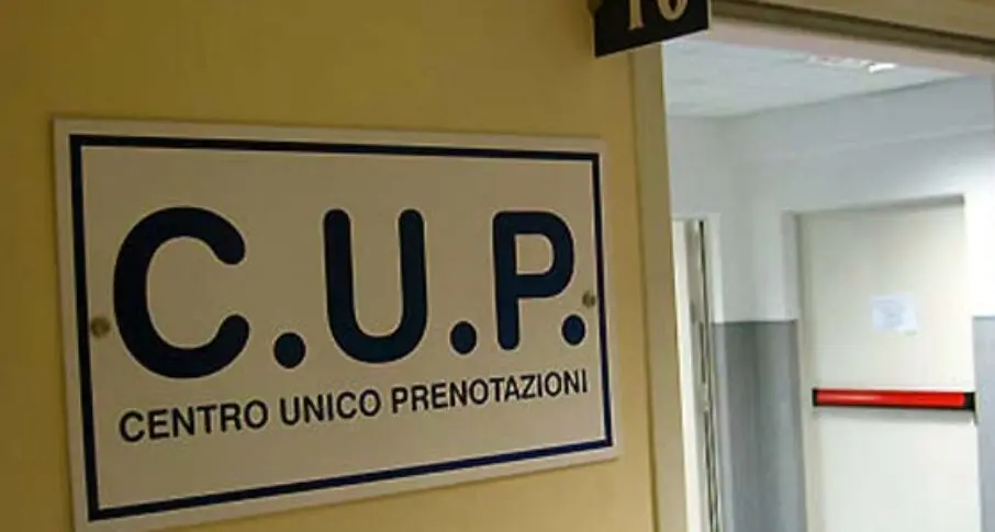 Disservizi al CUP di Cosenza, chiesto l’intervento della Questura. De Cicco: «Situazione intollerabile»