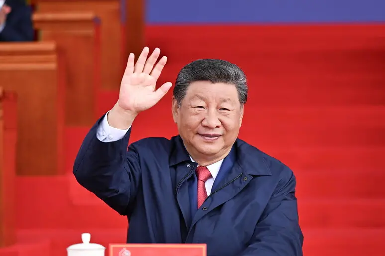 In Cina si riuniscono i nuovi potenti del mondo, mentre il bilaterale Francia-Germania affossa il ruolo dell’Ue\n