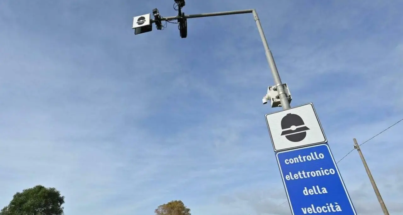Autovelox trappola sulla statale 106, il Codacons contesta la multa e attacca: «Non è omologato, serve solo a fare cassa»\n