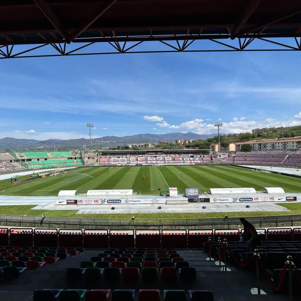 Curve chiuse al Marulla, tifo spento: il Cosenza rischia di perdere se stesso\n