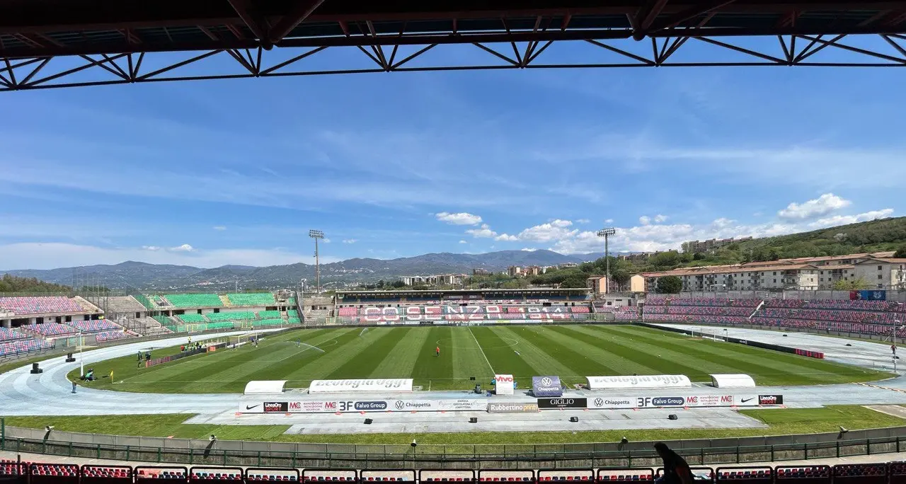 Curve chiuse al Marulla, tifo spento: il Cosenza rischia di perdere se stesso\n