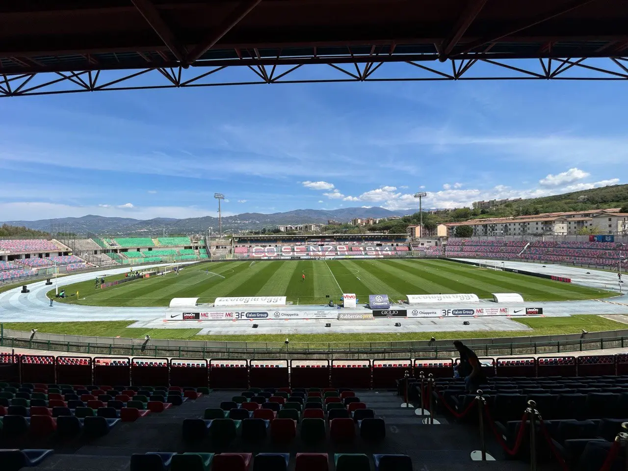 Curve chiuse al Marulla, tifo spento: il Cosenza rischia di perdere se stesso\n