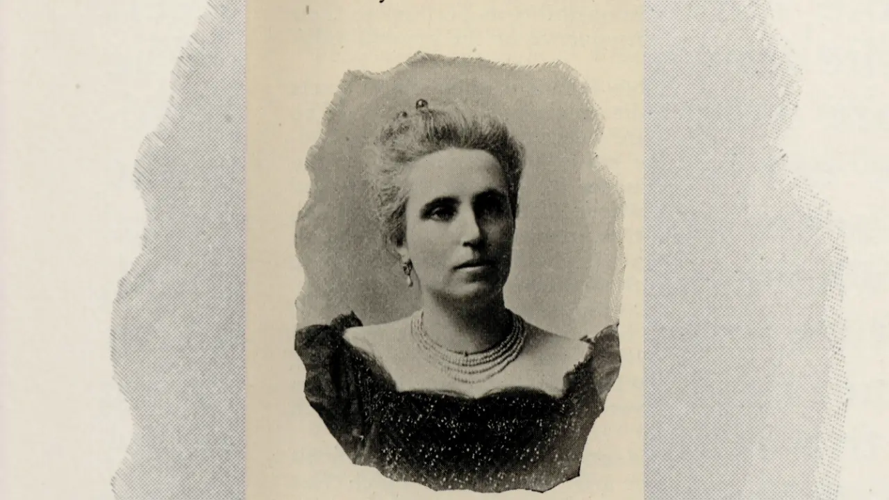 <p>Fanny Salazar</p>\\n
