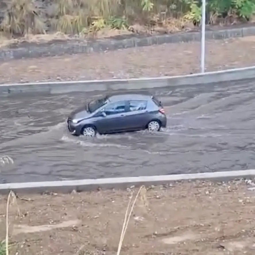 Cirella, la rotonda diventa una piscina alla prima pioggia