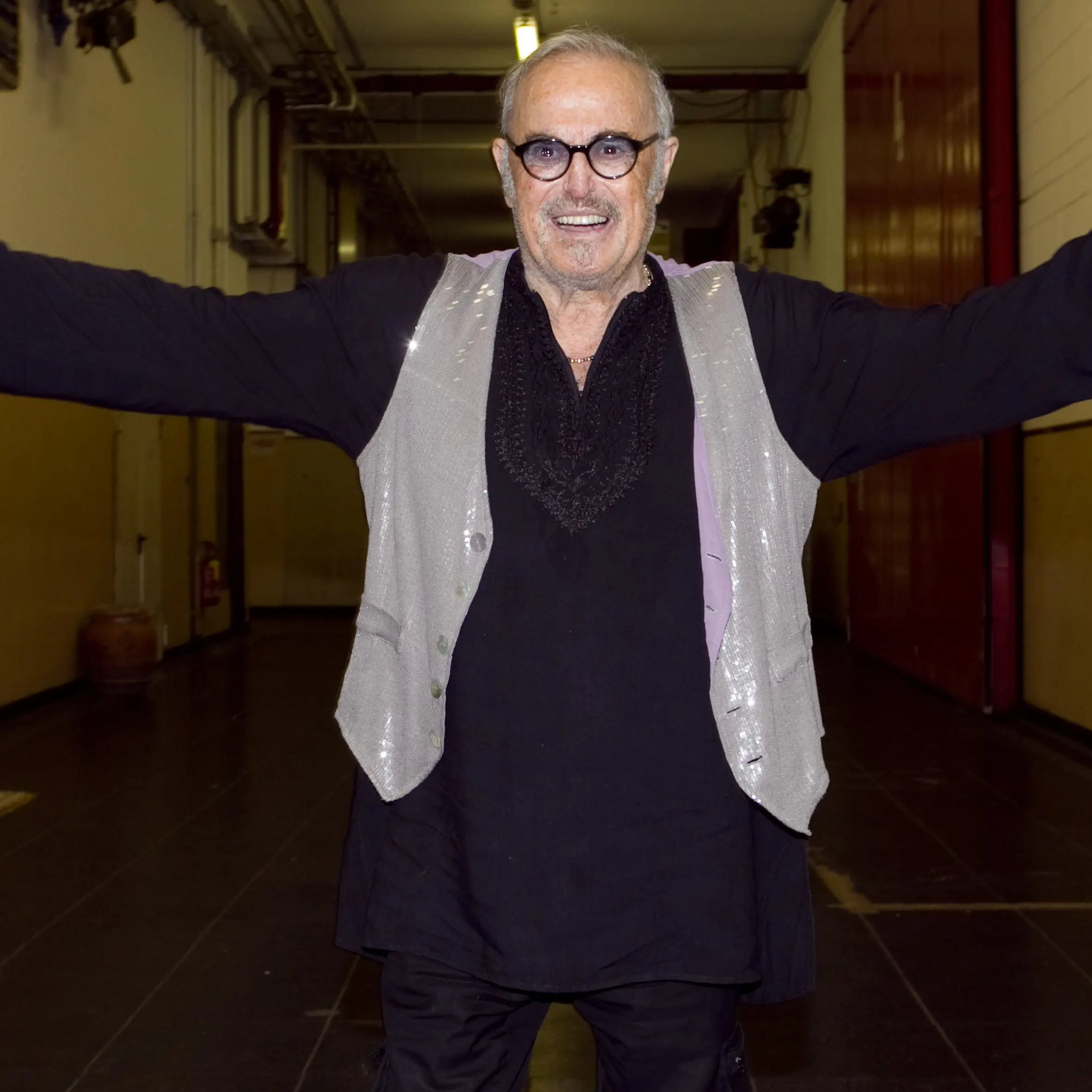 “L’estate assomiglia a un gioco, è stupenda ma dura poco”: uno spaghetto aglio e olio\u00A0con Franco Califano nel 1982 a Cetraro\n