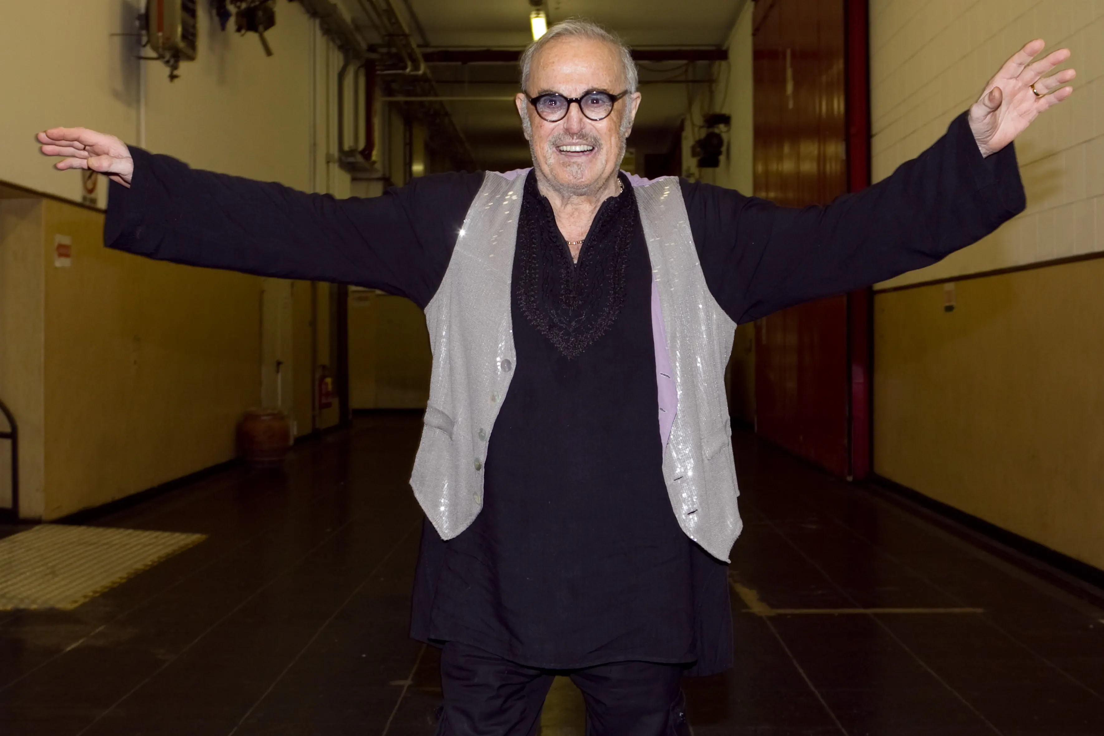 “L’estate assomiglia a un gioco, è stupenda ma dura poco”: uno spaghetto aglio e olio\u00A0con Franco Califano nel 1982 a Cetraro\n