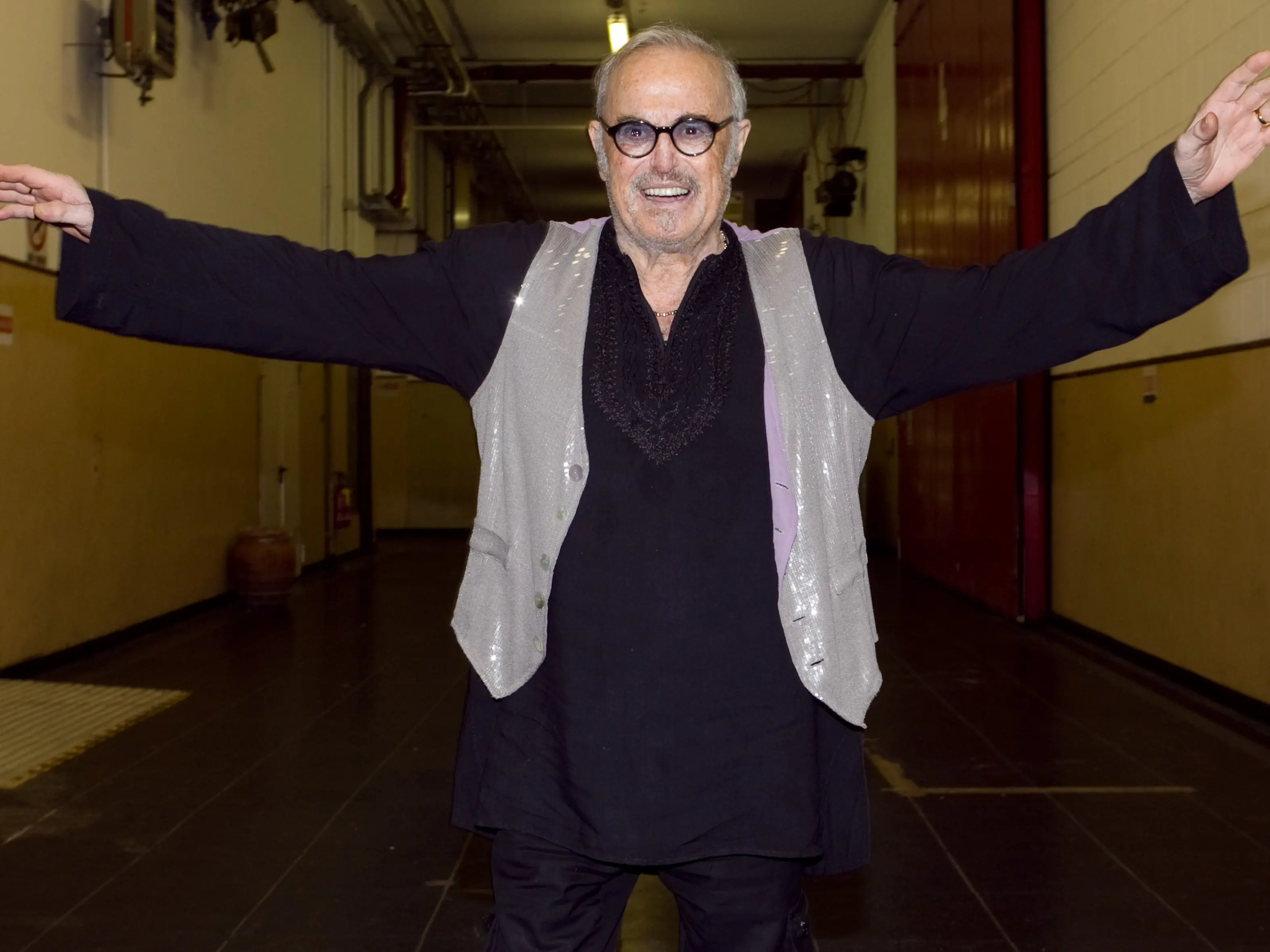 “L’estate assomiglia a un gioco, è stupenda ma dura poco”: uno spaghetto aglio e olio con Franco Califano nel 1982 a Cetraro