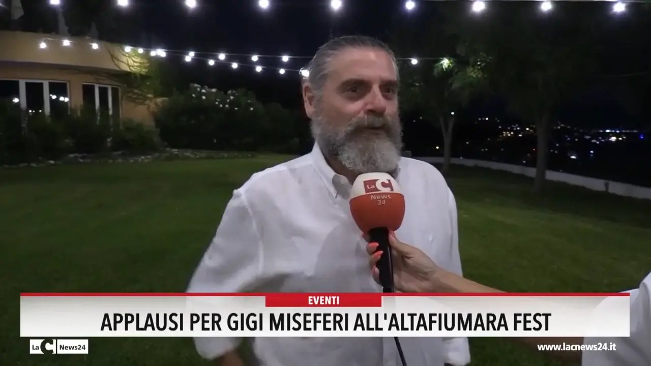 Applausi per Gigi Miseferi all'Altafiumara fest